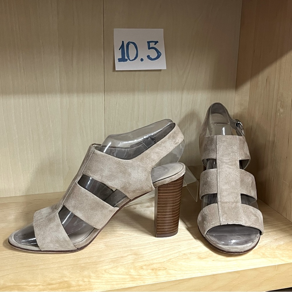 086 Via Spiga. Block Heel. Beige Suede Sandals. Size 10.5